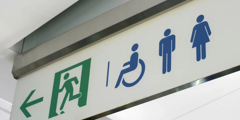 La importancia de una señalización clara en la experiencia del cliente